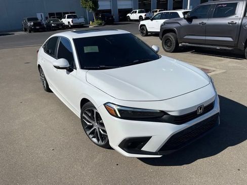 Used 2022 Honda Civic Touring image 2