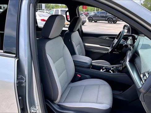 Used 2026 Chevrolet Traverse LT w/ Driver Confidence Package FWD image 29