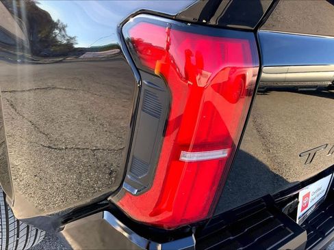 Certified 2025 Toyota Tacoma SR5 image 27