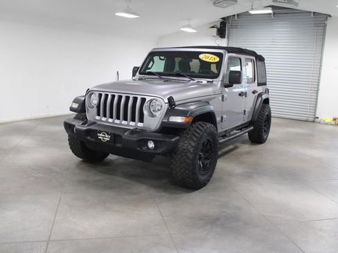 Used 2018 Jeep Wrangler Unlimited Sport S image 4