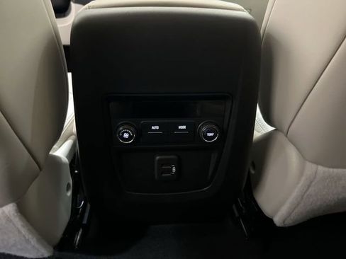 Used 2024 Buick Enclave Essence FWD image 19