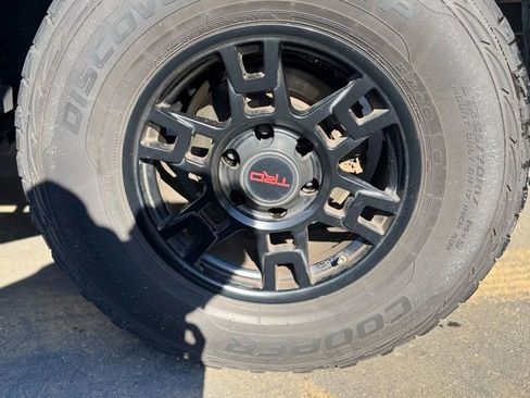 Used 2016 Toyota 4Runner SR5 image 17