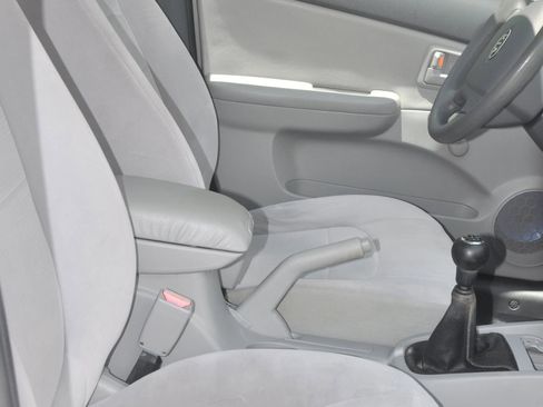 Used 2009 Kia Spectra LX FWD image 32