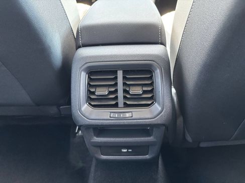 Used 2025 Volkswagen Taos SE FWD image 23