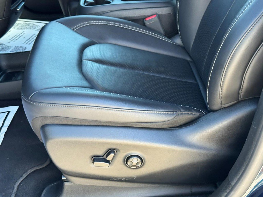 Used 2025 Chrysler Pacifica Select FWD image 28