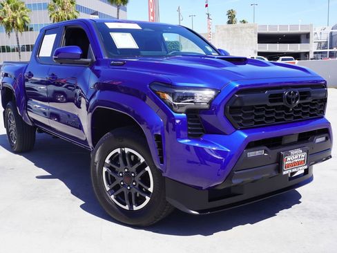 Certified 2025 Toyota Tacoma TRD Sport w/ TRD Sport Premium Package AWD/4WD image 2