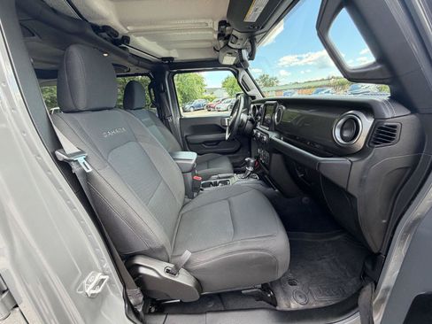 Used 2019 Jeep Wrangler Unlimited Sahara AWD/4WD image 35