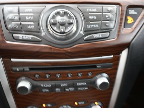 Used 2017 Nissan Pathfinder Platinum w/ Midnight Edition Package FWD image 15
