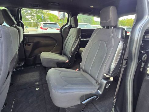 Used 2019 Chrysler Pacifica Touring Plus image 10