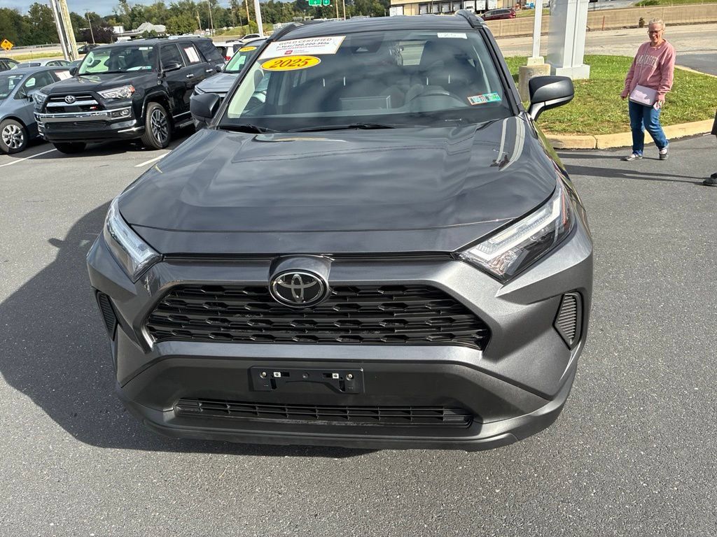 Used 2025 Toyota RAV4 LE AWD/4WD image 20