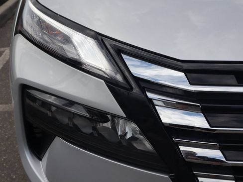 Certified 2025 Nissan Rogue SV AWD/4WD image 12