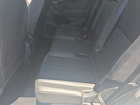 Used 2022 Volkswagen Tiguan SE w/ Panoramic Sunroof Package FWD image 17