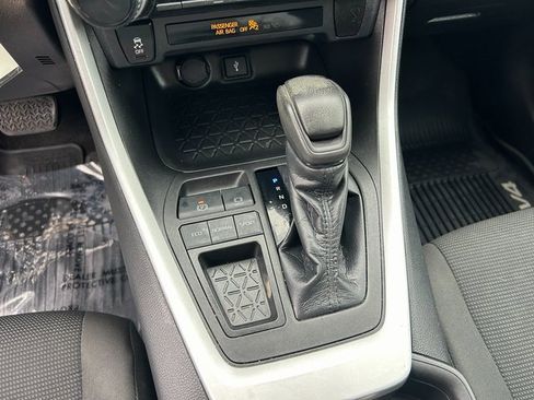 Used 2021 Toyota RAV4 LE image 15