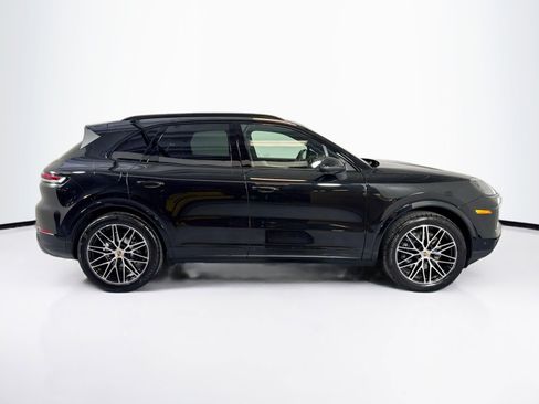 Certified 2025 Porsche Cayenne image 8