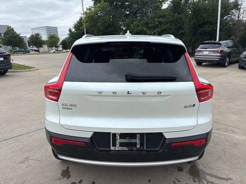 Used 2023 Volvo XC40 B5 Plus w/ Driver Assist Package AWD/4WD image 6