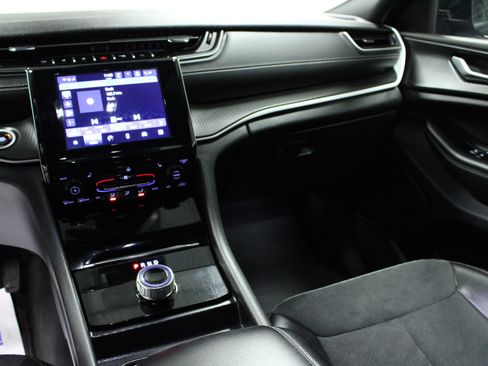 Used 2024 Jeep Grand Cherokee Altitude image 19