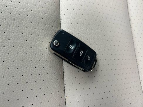 Used 2016 Volkswagen Tiguan S image 33