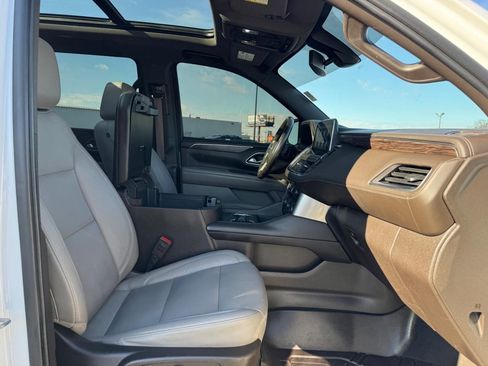 Used 2021 Chevrolet Suburban Z71 w/ Z71 Signature Package image 18