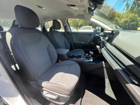 Used 2025 Kia K4 FWD image 35
