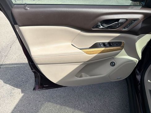 Used 2017 GMC Acadia Denali w/ Technology Package AWD/4WD image 12