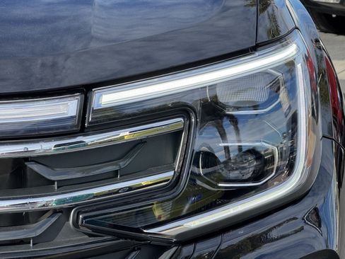 Used 2025 Volkswagen Atlas Peak Edition SE image 6