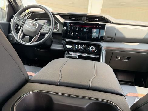 Used 2024 GMC Sierra 1500 AT4 w/ Technology Package AWD/4WD image 11