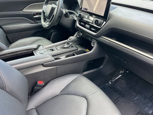 Used 2026 Toyota Grand Highlander XLE image 19