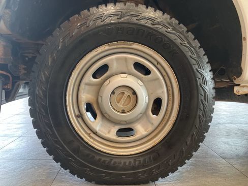 Used 2011 Ford F250 XL w/ FX4 Off Road Pkg AWD/4WD image 9