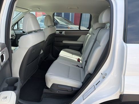 Used 2025 Hyundai Santa Fe SEL FWD image 14