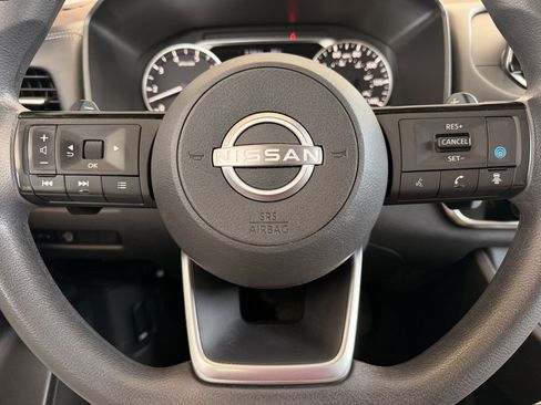 Used 2023 Nissan Rogue SV FWD image 9