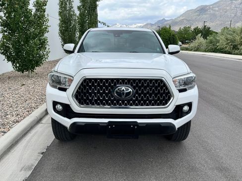 Used 2019 Toyota Tacoma TRD Off-Road AWD/4WD image 9