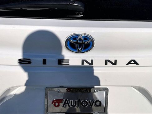 Used 2024 Toyota Sienna LE image 33