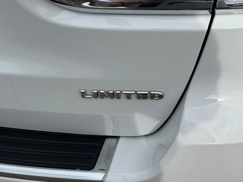 Used 2018 Jeep Grand Cherokee Limited AWD/4WD image 6