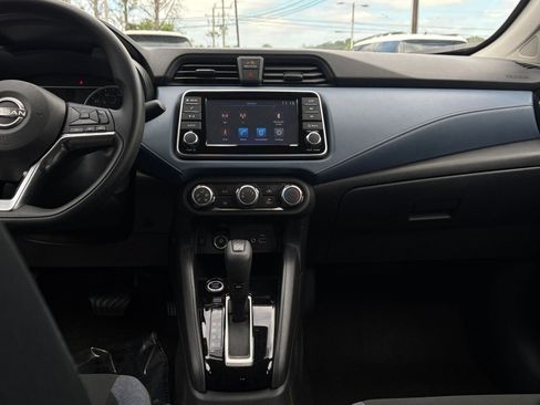 Used 2025 Nissan Versa SV FWD image 17