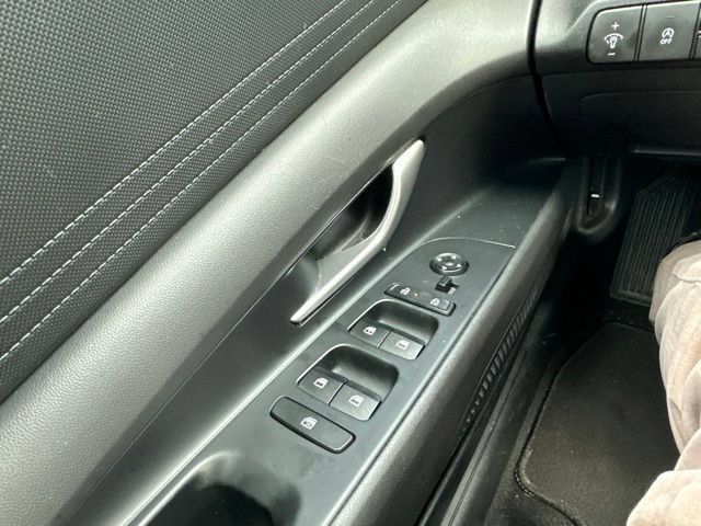 Used 2024 Hyundai Elantra SE FWD image 38