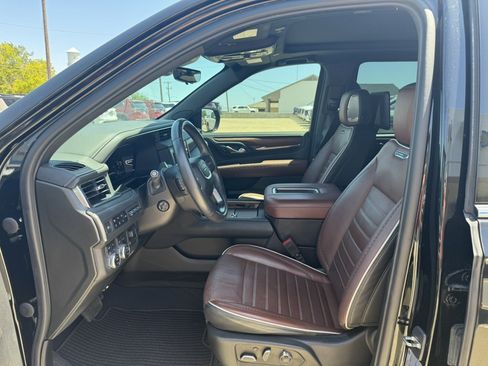 Used 2023 GMC Yukon Denali Ultimate AWD/4WD image 9