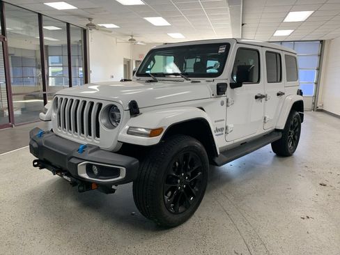 Used 2022 Jeep Wrangler Unlimited Sahara w/ Cold Weather Group AWD/4WD image 2
