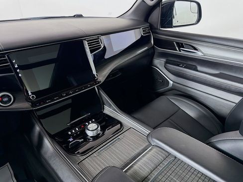 Used 2023 Jeep Wagoneer L Series II w/ Premium Group I image 22