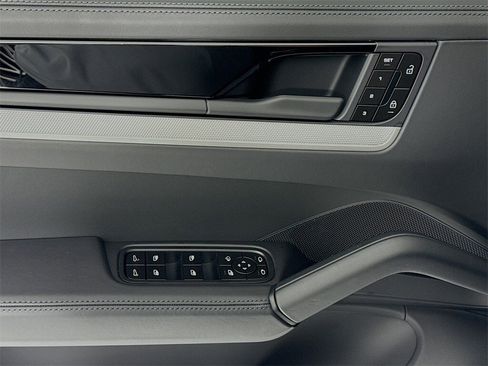New 2026 Porsche Cayenne image 11