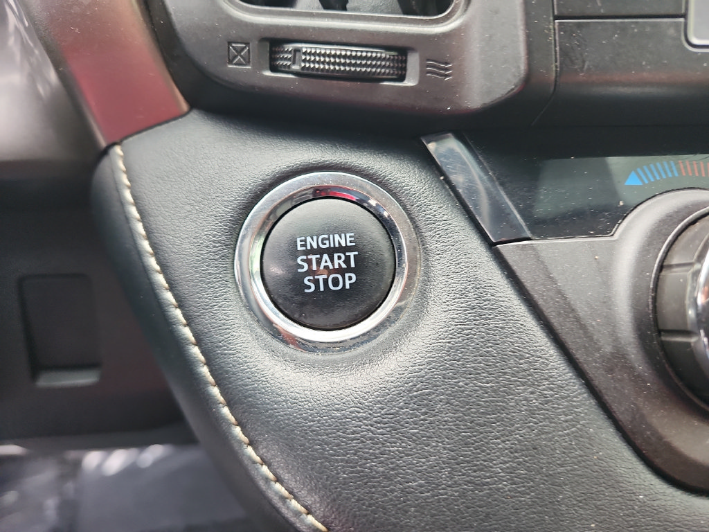 Used 2018 Toyota RAV4 Limited FWD image 36