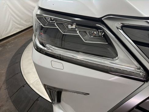 Used 2020 Lexus LX 570 4WD w/ Luxury Package image 10