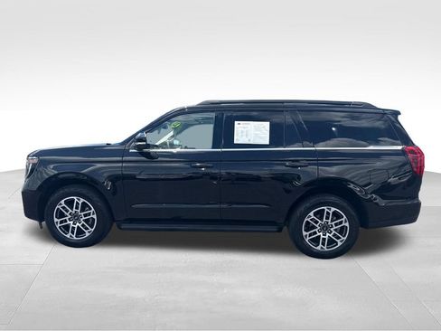 Used 2025 Ford Expedition Active AWD/4WD image 2