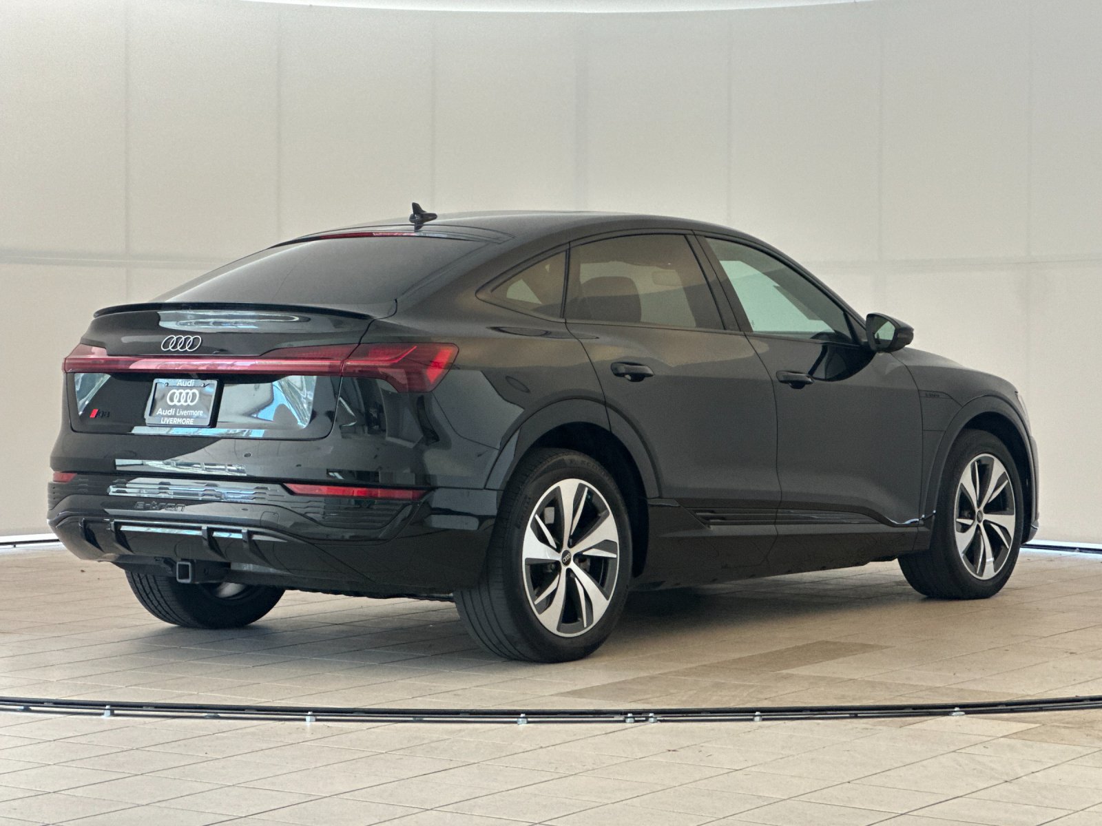Used 2024 Audi Q8 e-tron Premium AWD/4WD image 6