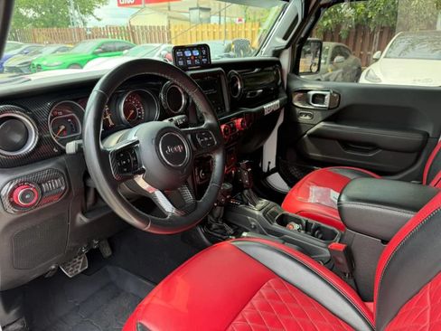 Used 2018 Jeep Wrangler Unlimited Sahara w/ Uconnect 4C Nav & Sound Group AWD/4WD image 10