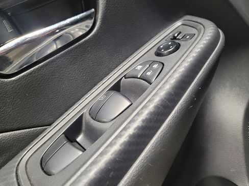 Used 2025 Nissan Versa SV FWD image 27
