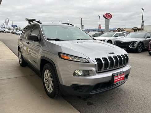 Used 2017 Jeep Cherokee Sport w/ Cold Weather Group image 3