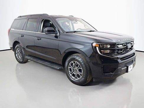 Used 2025 Ford Expedition Active image 2