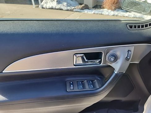 Used 2013 Lincoln MKX Base image 16