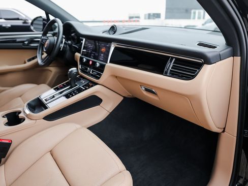 Used 2024 Porsche Macan image 27