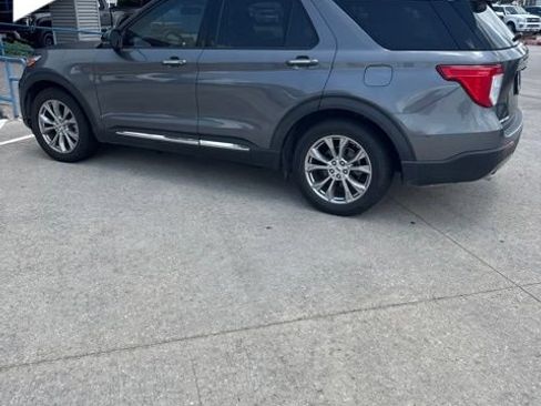 Used 2021 Ford Explorer Limited w/ Equipment Group 301A RWD image 3